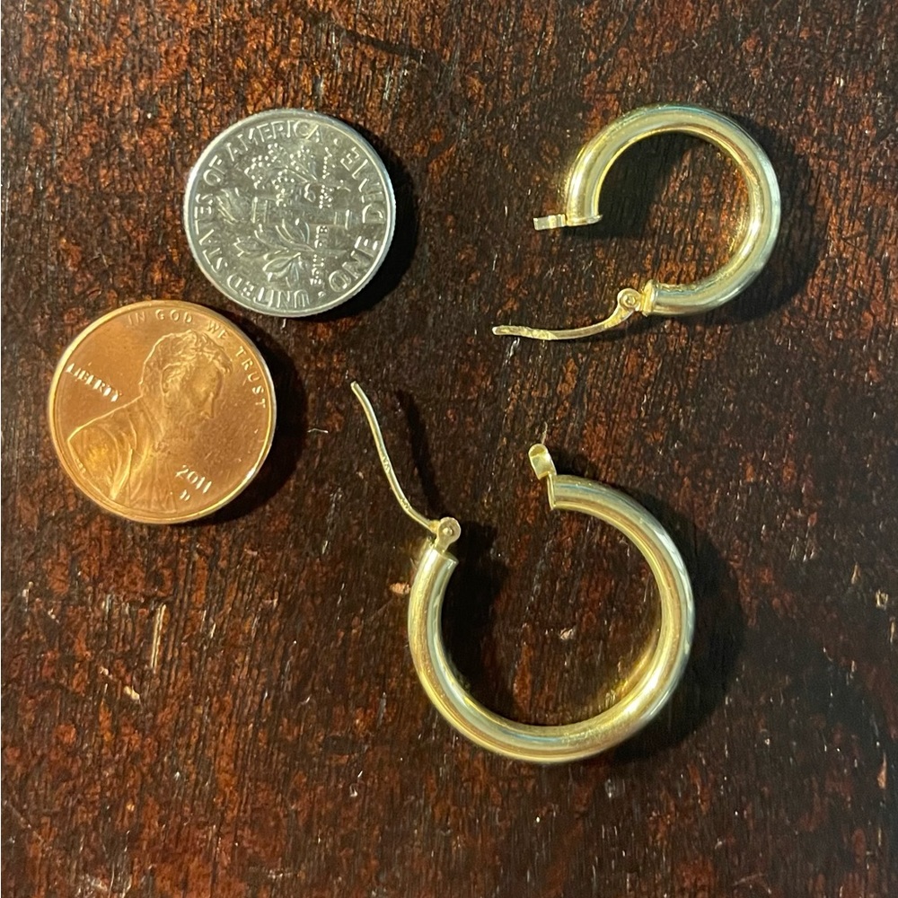 14K solid yellow gold. 1.32 grams total.  Two hoop earrings of different sizes
